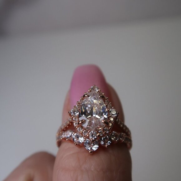 Elegant Rose Gold 2.2 Carat Halo Pear Cut Set - 18K Rose 925 - Picture 2 of 9